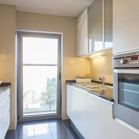 Your Parque Nacoes Апартаменты Лиссабон